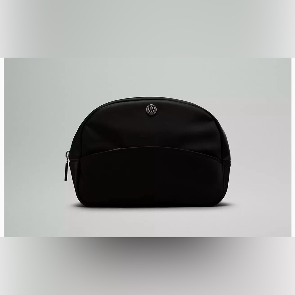 Lululemon City Essentials Pouch 4L